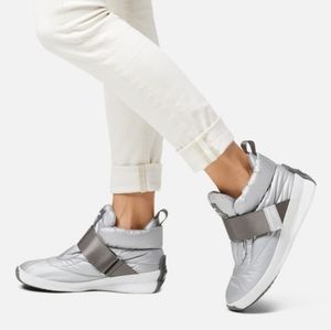 Sorel Out 'N About Puffy Strap Sneaker Booties Silver 6.5M